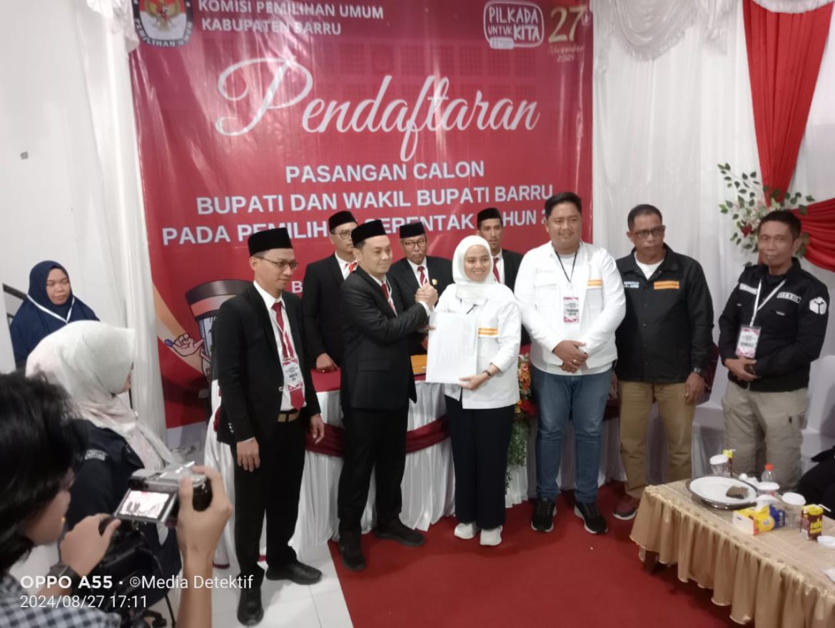 Ulfah-MHG Tancap Gas Daftar ke KPU Barru Usai Deklarasikan Diri