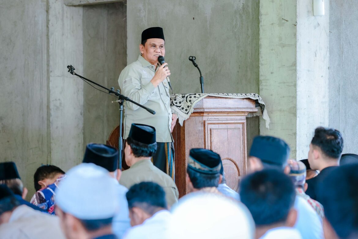 Bupati Barru Shalat Jum’at di Masjid Syuhada 45 Lisu