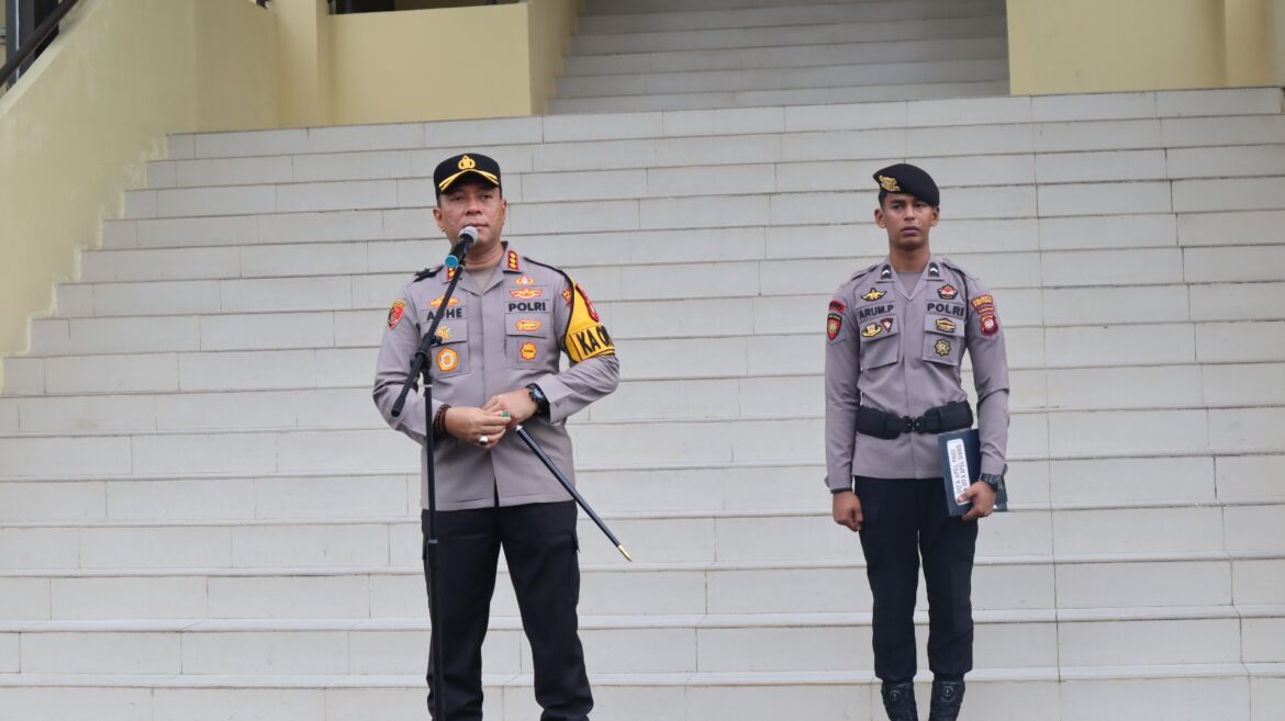 Kapolresta Pontianak Pimpin Apel Pagi Personel, Berikan Arahan Pelaksanaan Operasi Mantap Praja Kapuas 2024