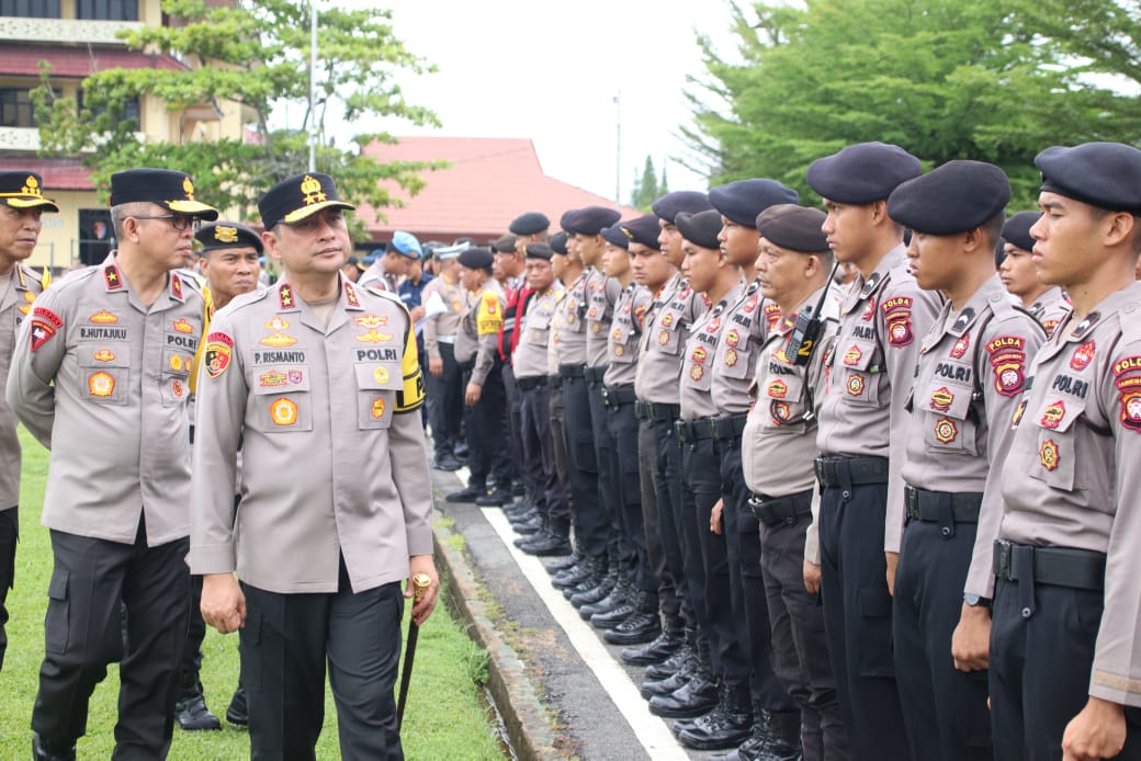 Kapolda Kalbar Lakukan Pengecekan Langsung Personel Polda Kalbar Dalam Rangka Kesiapan Pilkada 2024
