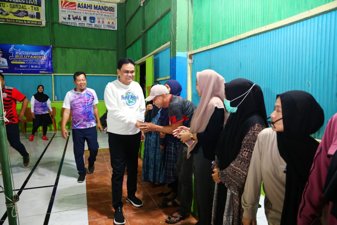 Bupati Barru Membuka Pembukaan Kejuaraan Bulutangkis Antar Kecamatan Tanete Riaja dan Kecamatan Pujananting