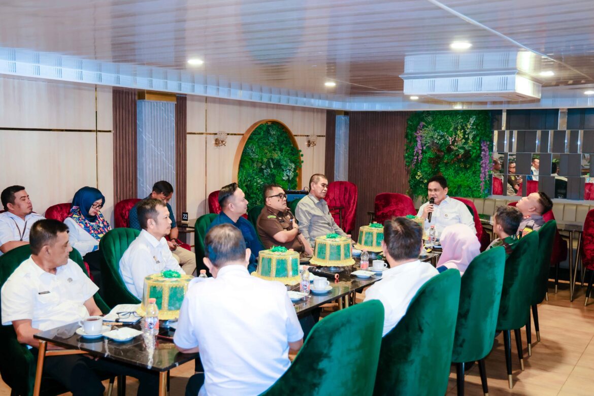 Bupati Barru Memimpin Rapat Rapat Forkopimda di Hotel D’Shining
