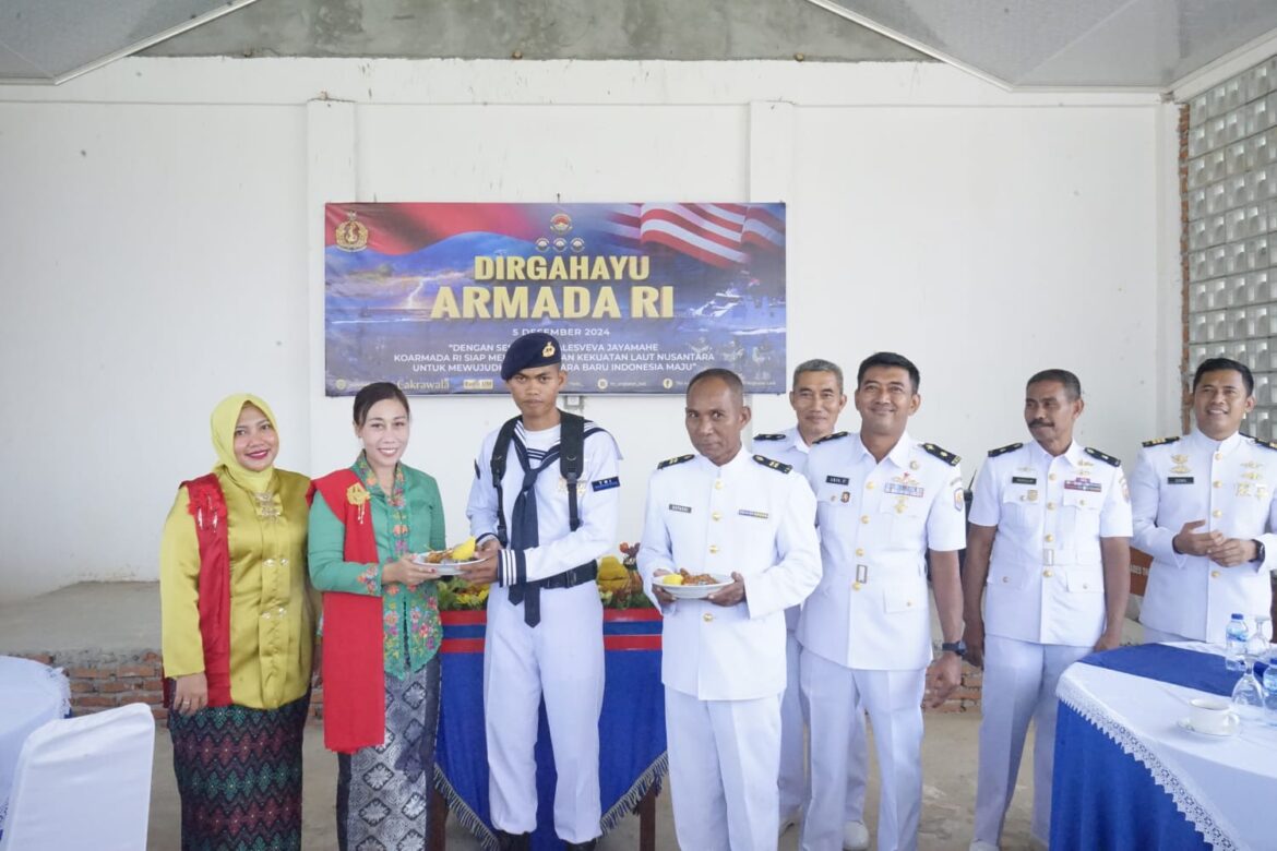 Lanal Kendari Melaksanakan Upacara Hari Armada 2024 yang Ke-79 Di Dermaga Sultan Murhum Mako Lanal Kendari