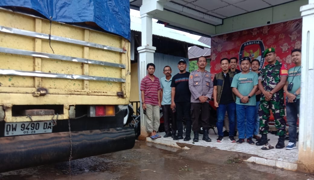 Polres Sinjai Kawal Ketat Logistik Pilkada dari PPK Menuju KPUD, Pastikan Keamanan Maksimal.*