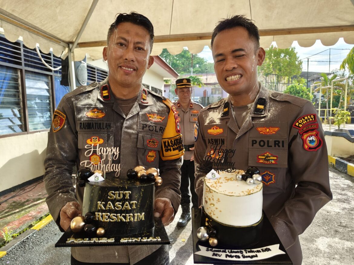 *Kapolres Sinjai Berikan Kejutan Spesial, Kasat Reskrim dan Kasi Keu Terharu di Hari Ulang Tahun.*