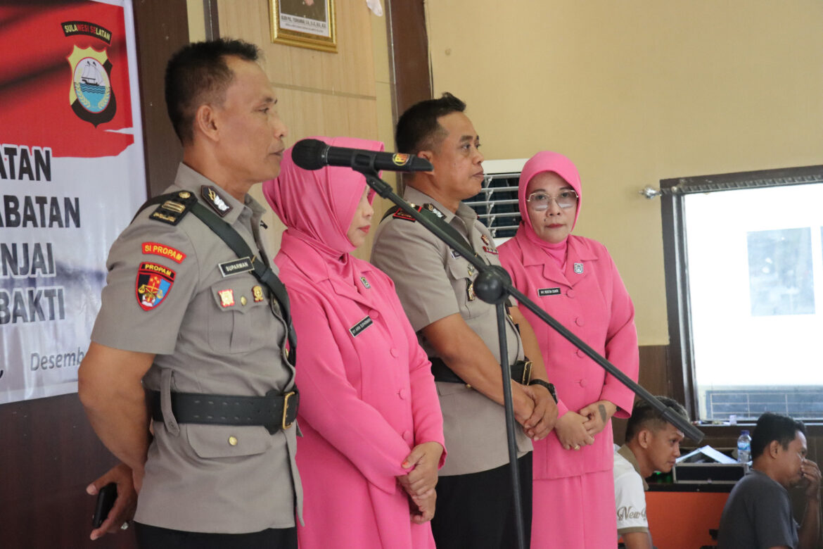 *Kapolres Sinjai Pimpin Acara Pisah Sambut Kasat Lantas dan Kapolsek Sinjai Barat.*