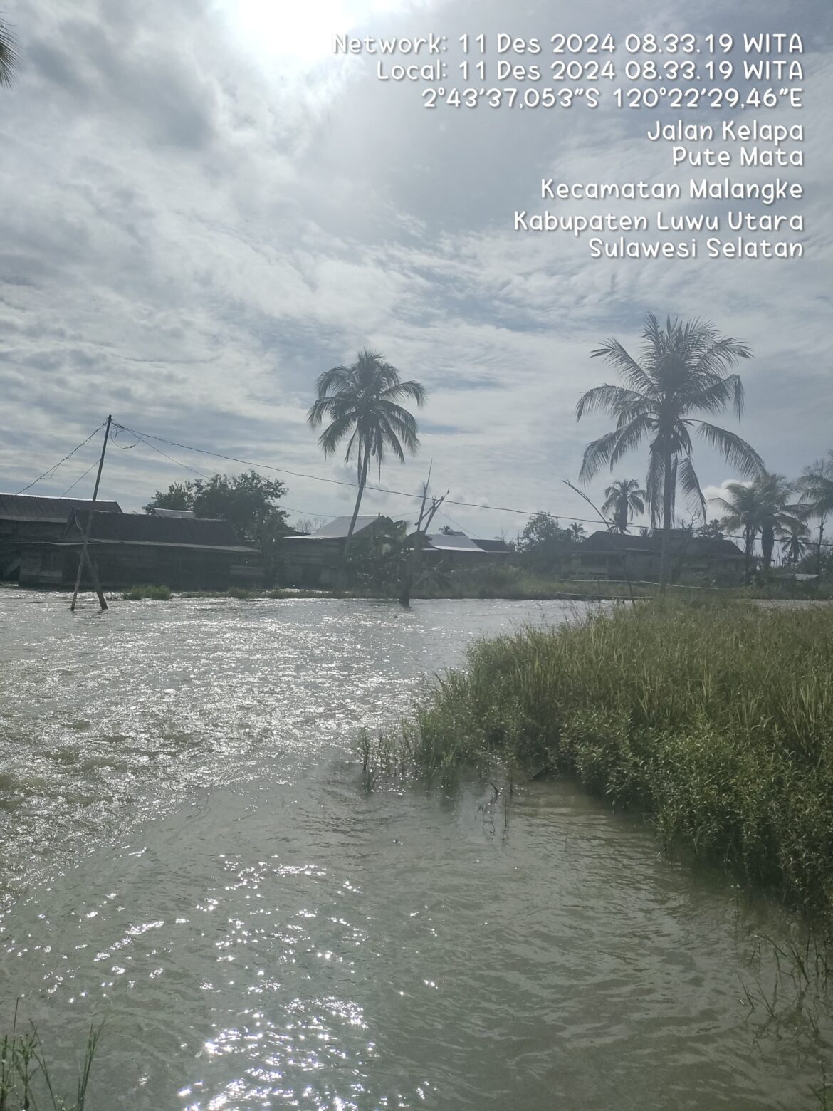 Petaka Banjir Malangke Tanpa Solusi, Warga Mengungsi Secara Mandiri, Mencari Kehidupan.