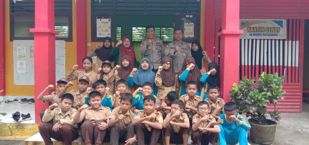 *Personel Ditbinmas Polda Sultra Sosialisasi Pembinaan Polisi Cilik di SD 100 Kendari, Cegah Bullying dan Ajak Bijak Bermedia Sosial*
