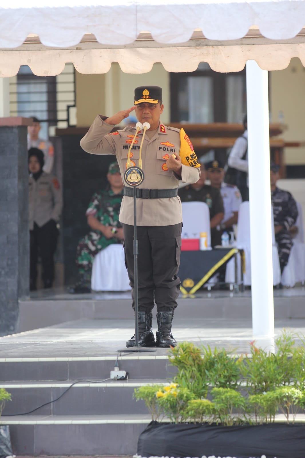 *Polda Sultra Gelar Apel Pasukan Operasi Lilin Anoa Sambut Natal 2024 dan Tahun Baru 2025*