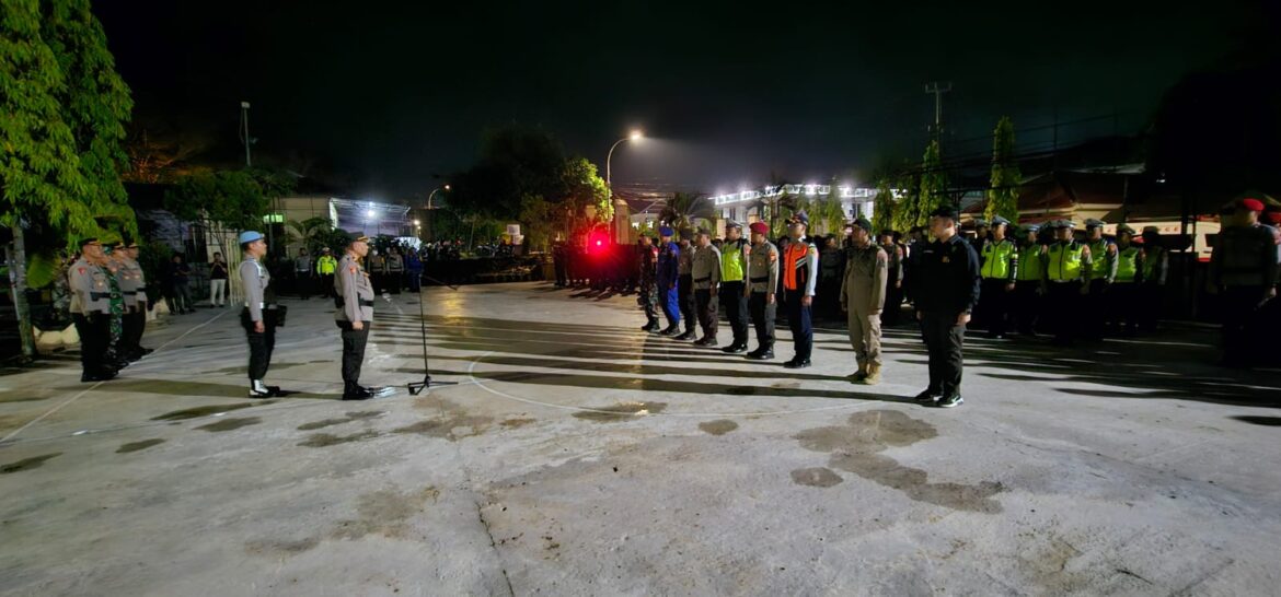 *Polres Sinjai Gelar Apel Gabungan Bersama TNI dan Instansi Terkait, Siap Amankan Malam Tahun Baru 2025.*
