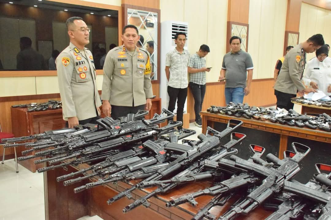 Kapolres Bone Dampingi Tim Gabungan Polda Sulsel Melakukan Pengecekan Senpi dan Amunisi