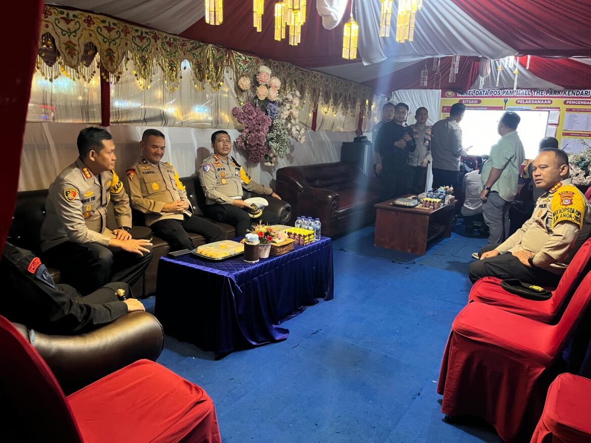 Karo Ops Polda Sultra Pimpin Patroli Malam Pergantian Tahun Bersama Dirlantas, Dirsamapta, Dansat Brimob dan Kapolresta Kendari*