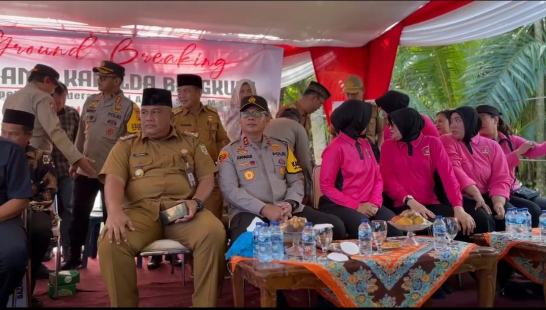 Dukungan Alumni Akpol 91 Batalyon Bhara Daksa, Polda Bengkulu Tebar Kebahagiaan di Akhir Tahun Belasan Rumah Direnovasi, Ribuan Paket Sembako Dibagikan