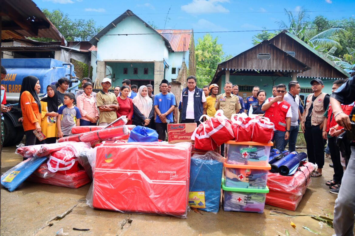 Bupati Barru Kunjungi Korban Kebakaran di Madello, Balusu