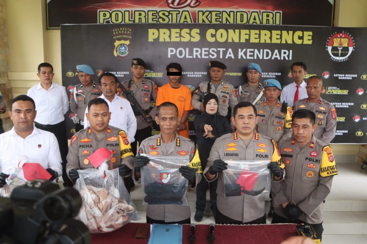 *Konferensi Pers Polresta Kendari Ungkap Motif Ketersinggungan di Balik Kasus Pembunuhan di Salah Satu Hotel*