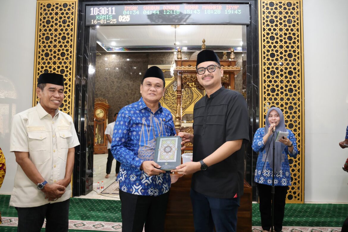 Bupati Barru Hadiri Pengundian Umrah Imam, Pegawai Syara’, dan Guru Mengaji Tahun Anggaran 2025