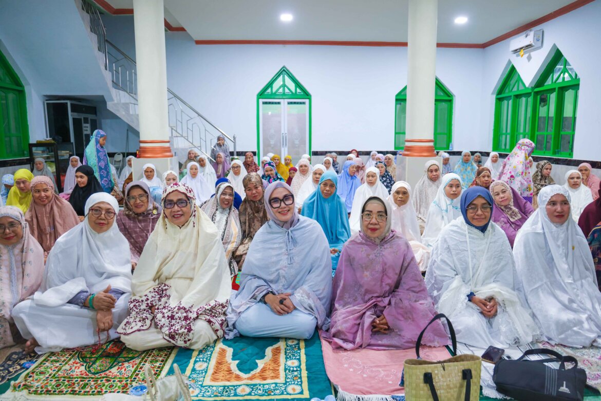 Bupati Barru Andi Ina Safari Ramadhan di Masjid Durratul Hayat, Serukan Kebersamaan dan Peningkatan Kesejahteraan