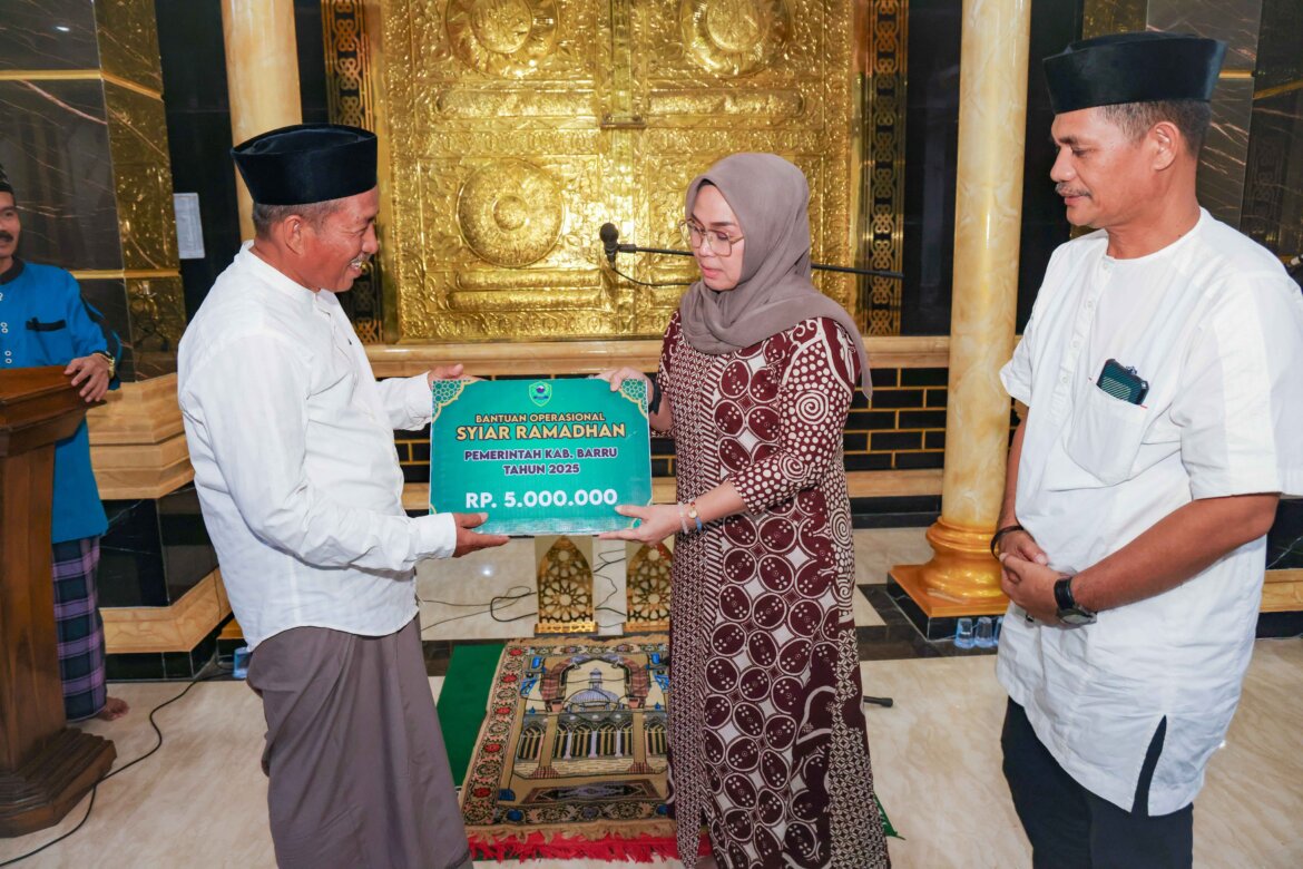 Bupati Barru Hadiri Safari Ramadhan dan Salurkan Bantuan untuk Masjid Besar Taqwa