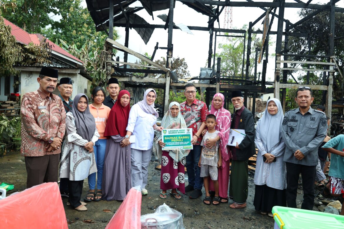 Dua Rumah Hangus Terbakar, Bupati dan Wabup Barru Turun Langsung Beri Bantuan
