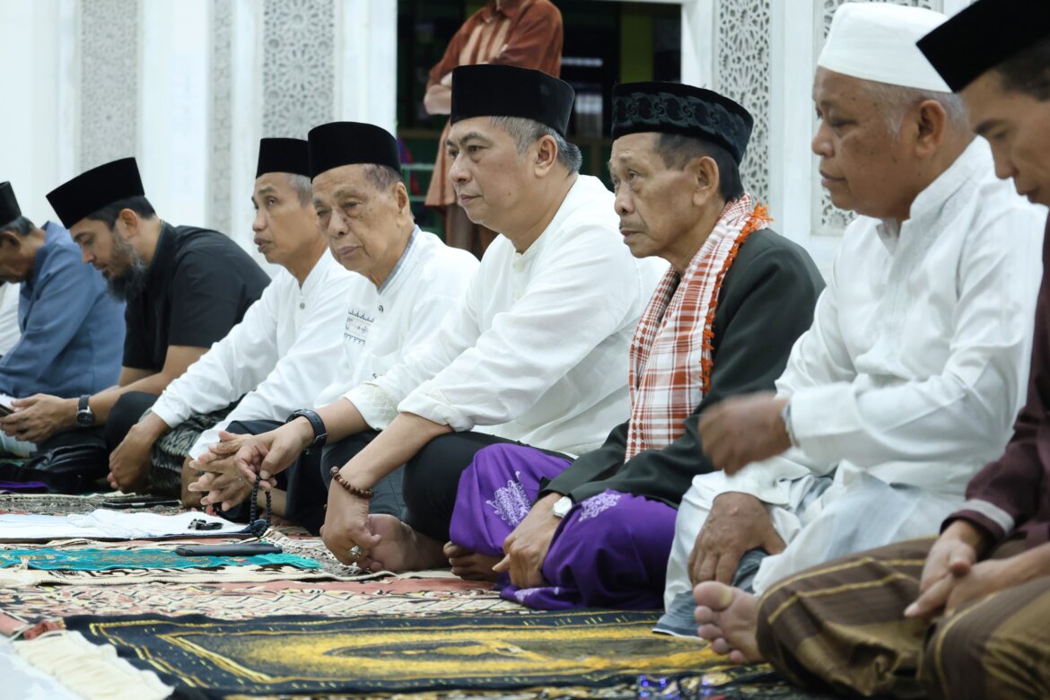 Wakil Bupati Barru Lanjutkan Safari Ramadhan di Masjid Nurul Ittihad, Serahkan Bantuan Syiar