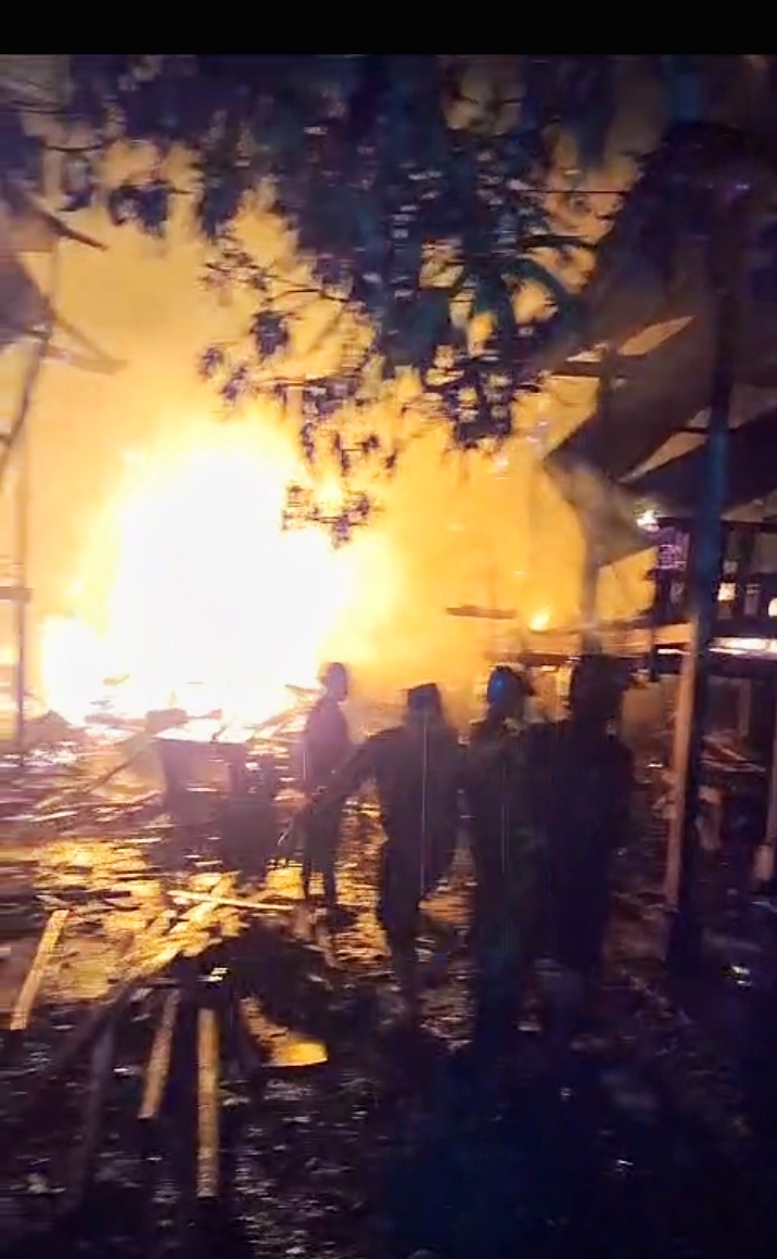 Kebakaran di Gempungnge Hanguskan Dua Rumah dan Satu Motor