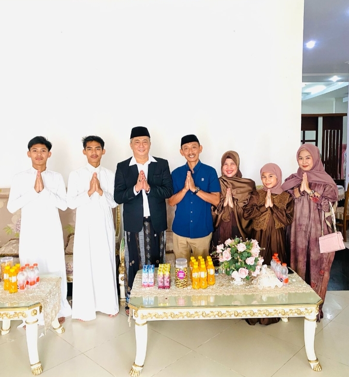 Setelah Bertemu Bupati, H. Rudi Hartono Hadiri Open House Wakil Bupati Barru