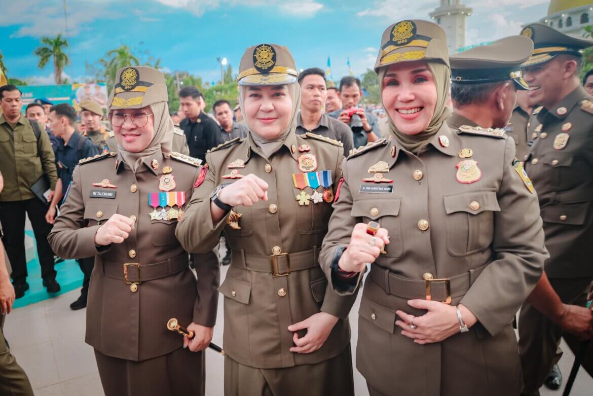 Bupati Barru Ikuti Apel Gelar Pasukan HUT Satpol PP dan Satlinmas di Kab. Wajo