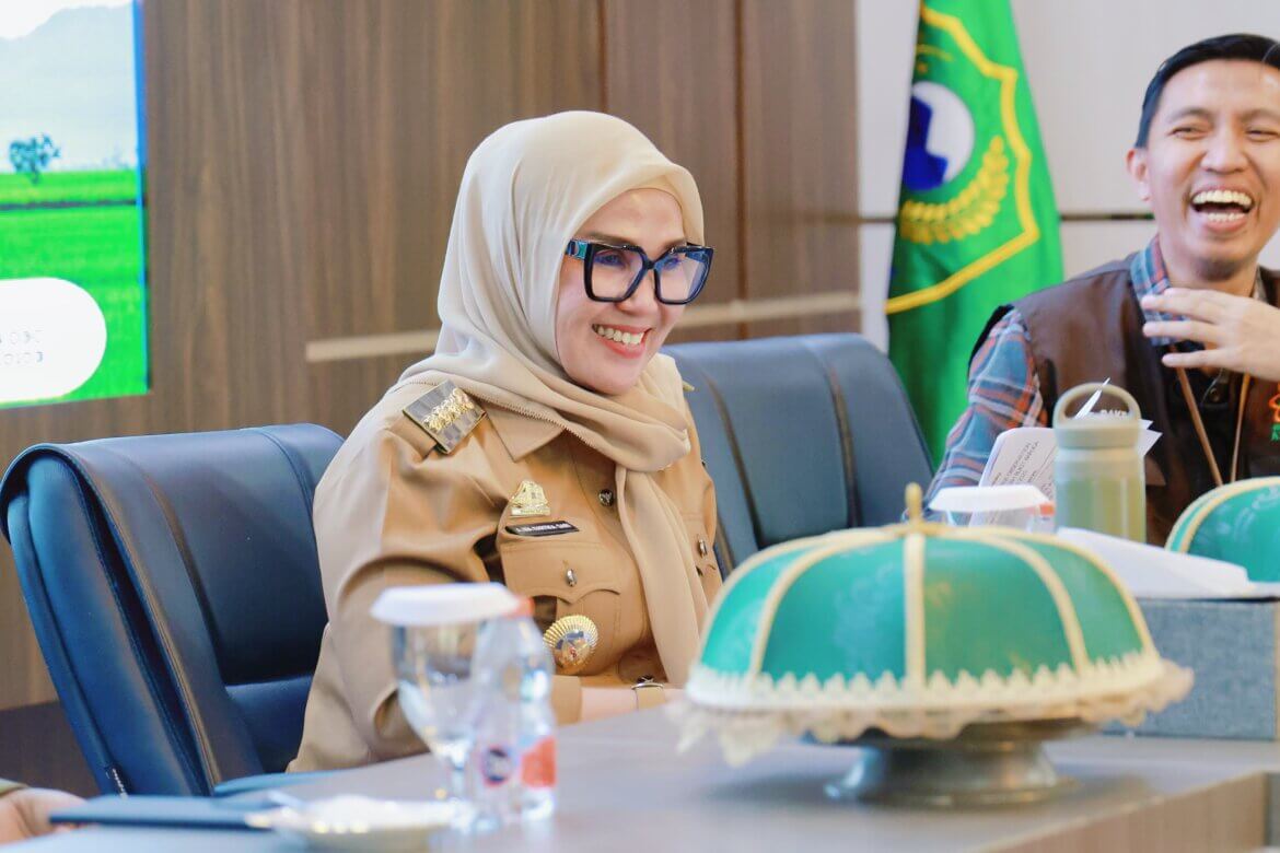 Bupati Andi Ina Sambut Bantuan Sosial BBPPKS untuk 75 Warga Rentan di Barru