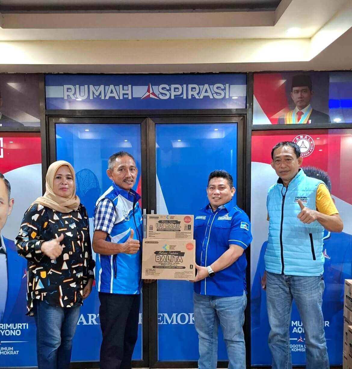 Andi Muzakkir Agil Salurkan Bantuan Makanan Balita dan Ibu Hamil ke DPC Partai Demokrat Barru untuk Cegah Stunting