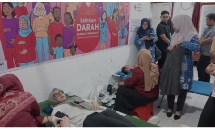 Hari Donor Darah, Bupati Barru Turut Berdonor