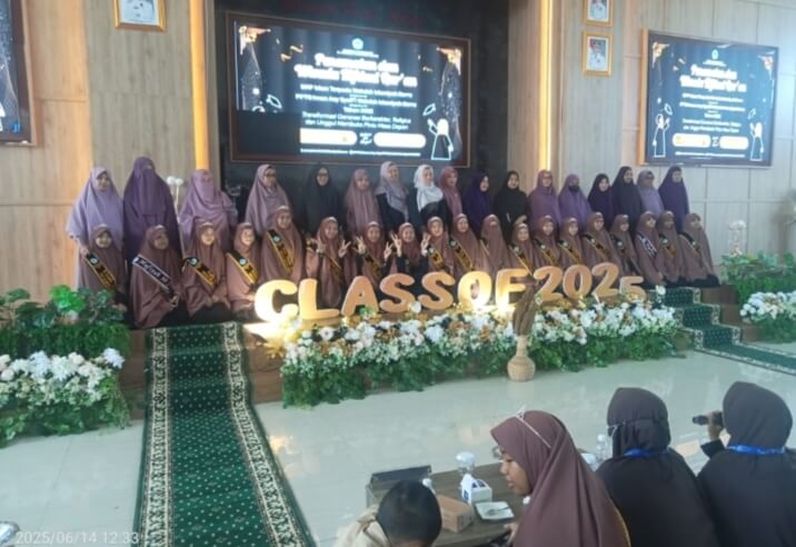 Wisuda SMP Wahdah Barru Penuh Haru