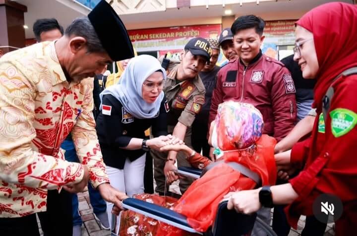 Bupati Barru Sambut Haru Kepulangan Jamaah Haji: “Semoga Menjadi Haji yang Mabrur”