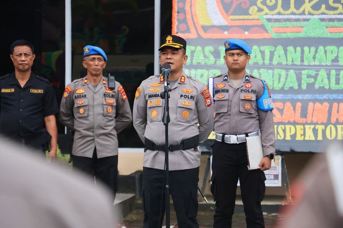 Kapolres Barru Pimpin Apel Perdana