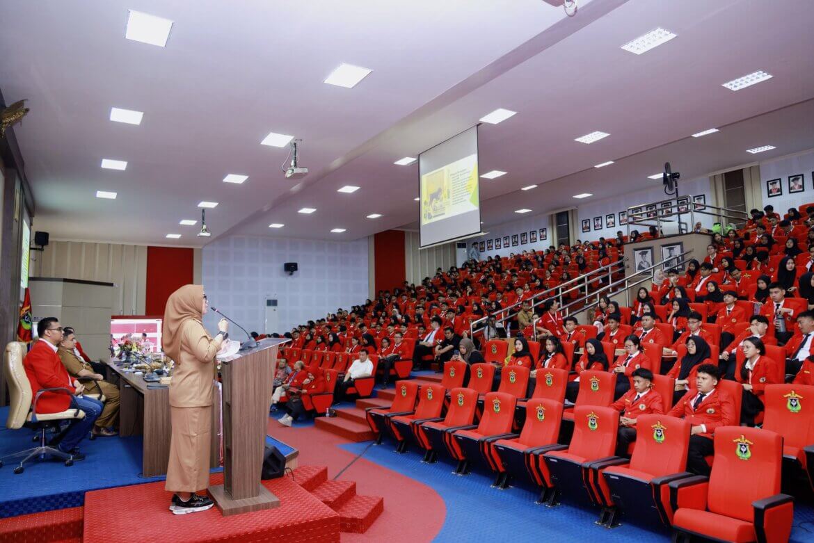 Dari Kursi Kuliah ke Kursi Bupati, Andi Ina Motivasi Mahasiswa Baru Hukum Unhas