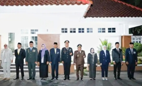 Bupati Barru Pimpin Upacara Taptu dan Pawai Obor Sambut HUT ke-80 RI