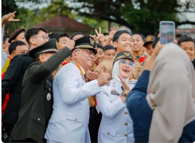 Penutupan Upacara HUT RI di Barru Meriah dengan Selfie dan Joget