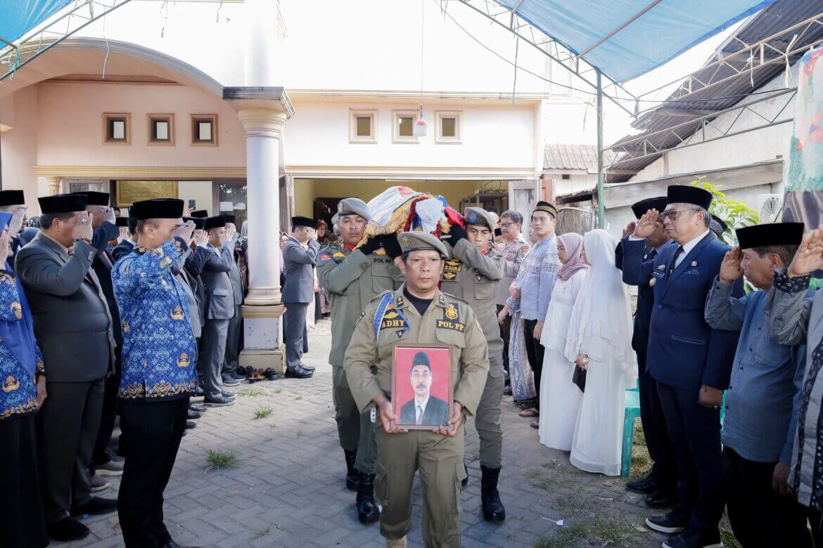 Wabup Barru Pimpin Upacara Pelepasan Jenazah Sekwan DPRD Barru, Drs. H. Wardan