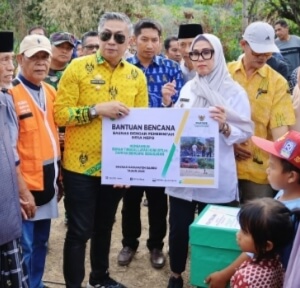 Andi Ina dan Abustan Bintang Beri Dukungan Langsung ke Warga Terdampak Kebakaran