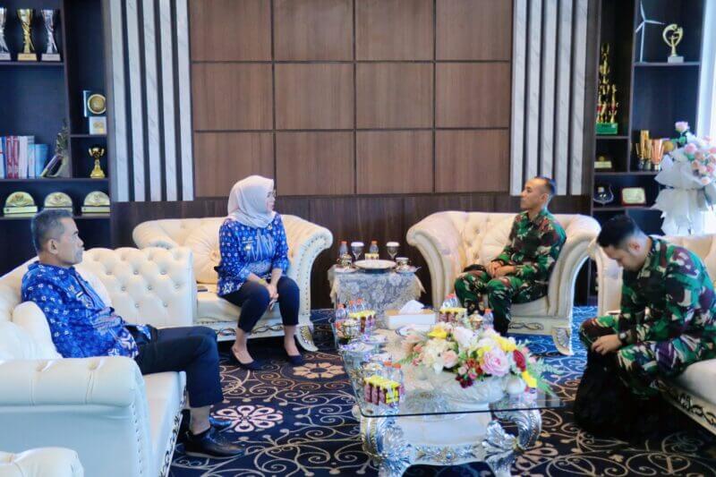 Silaturahmi Hangat, Bupati Barru Sambut Rencana Latihan Rudal Kostrad di Dermaga Polejiwa
