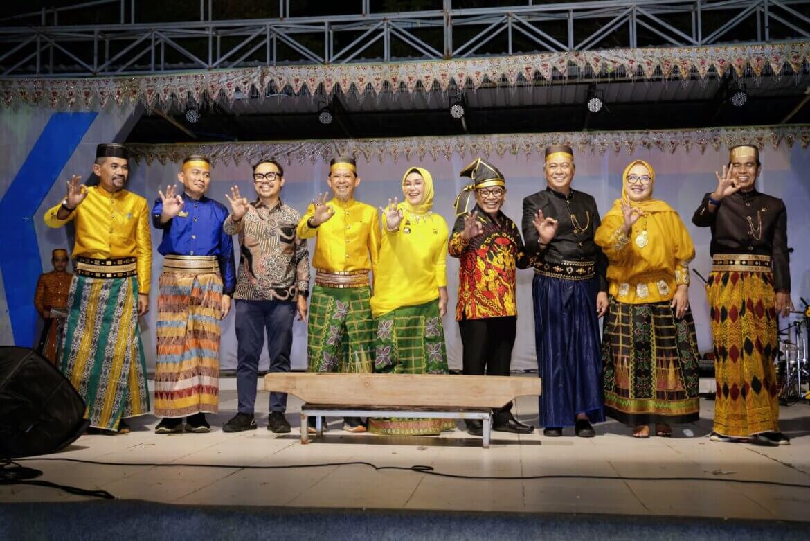 Bupati Andi Ina Resmi Buka Festival Budaya Toberu XIV dan Aksara Lontara VI di Barru