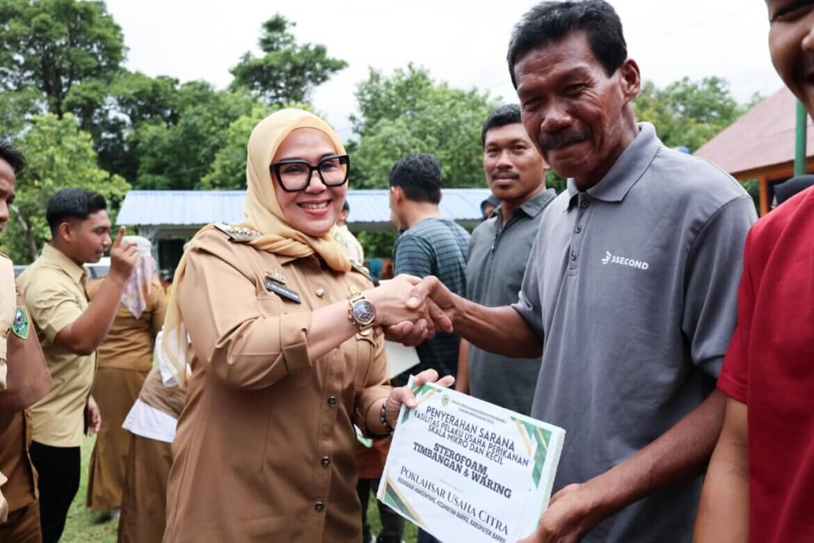 Bupati Andi Ina Buka Festival Maroaki, Serukan Gerakan Kolektif Makan Ikan