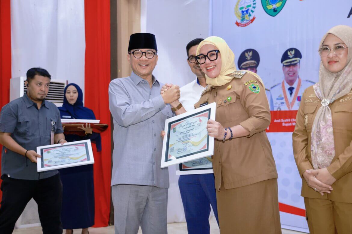 Bupati Barru Terima Penghargaan Kemendes, Tegaskan Penguatan Ekonomi Lewat Koperasi Merah Putih