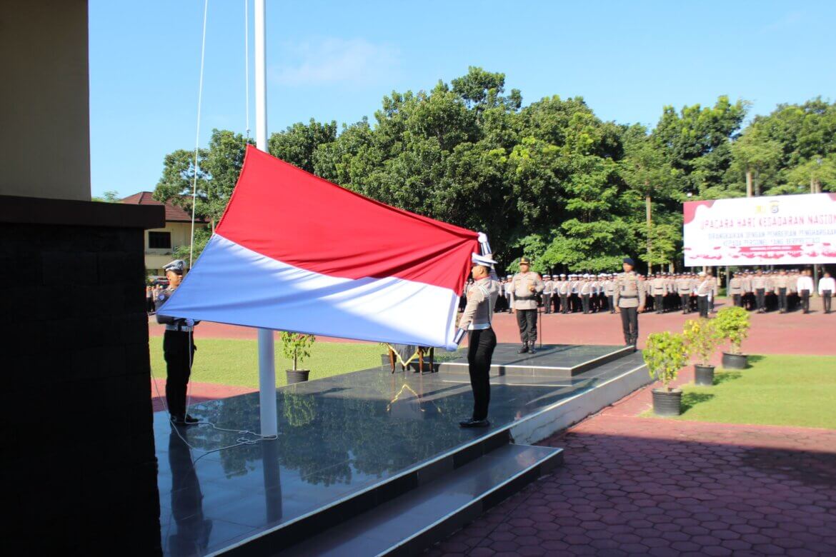 *Pimpin Upacara Kesadaran Nasional, Kapolda Sultra Tekankan Kepekaan Personel dan Respon Cepat Atensi Publik*