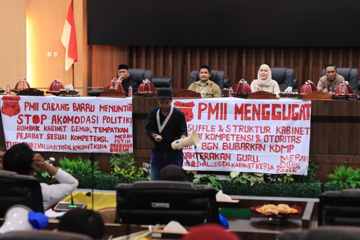 Polres Barru Amankan Aksi PMII, Unjuk Rasa Evaluasi Kabinet Merah Putih Berlangsung Kondusif