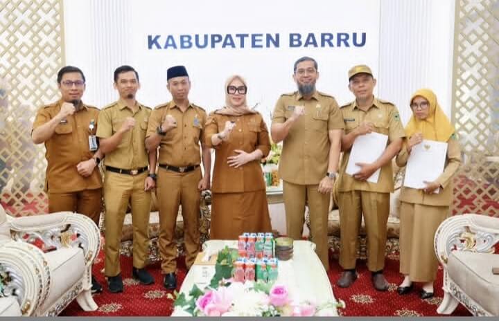 Bupati Barru Serahkan SK Plt kepada Tiga Pejabat Lingkup Dinas Kesehatan