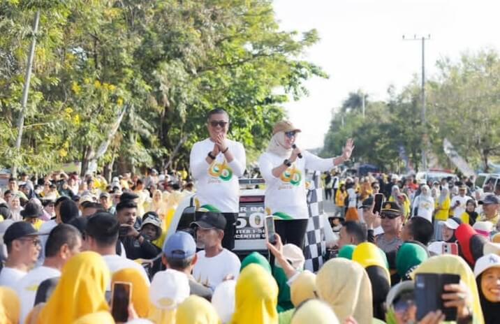 Ribuan Warga Meriahkan Jalan Santai Hari Jadi Kabupaten Barru ke-66