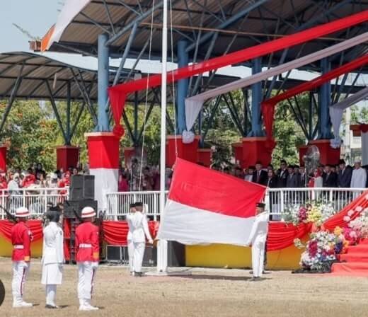Mengibarkan dengan Bangga, Menurunkan dengan Kehormatan: Paskibraka Barru Tunaikan Amanah Merah Putih