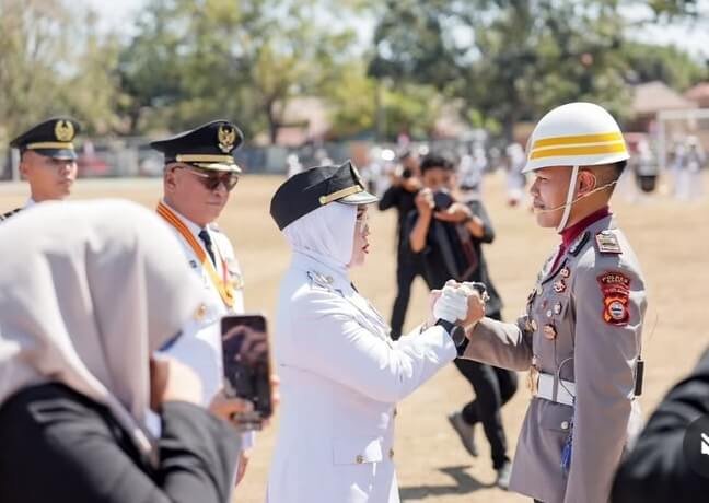 Ketegasan dalam Komando, Kehormatan dalam Pengabdian: Dua Perwira Pimpin Upacara HUT ke-81 RI di Barru