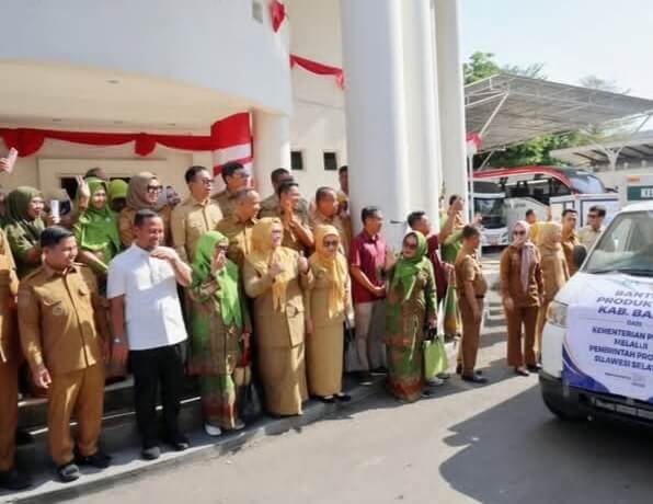 Bupati Barru Dukung Pemenuhan Gizi Anak, Saksikan Pelepasan Bantuan Susu untuk Masyarakat Sulsel